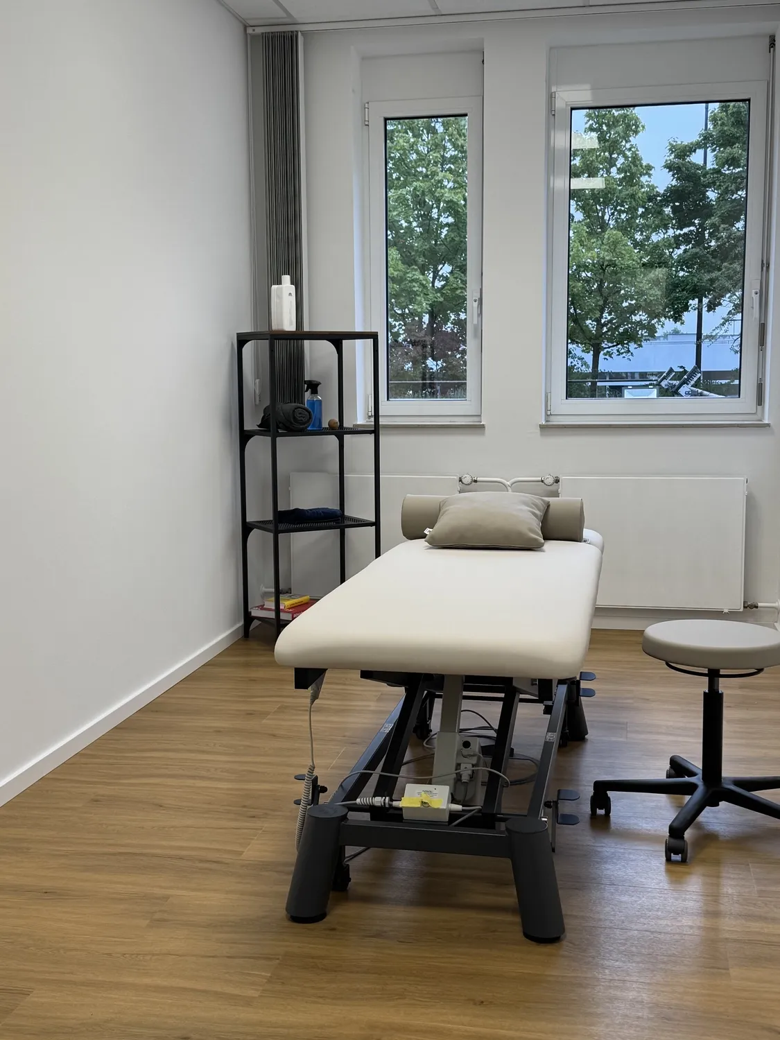 Behandlungsraum mit Liege bei Sportphysio Rhein Main in Bad Homburg